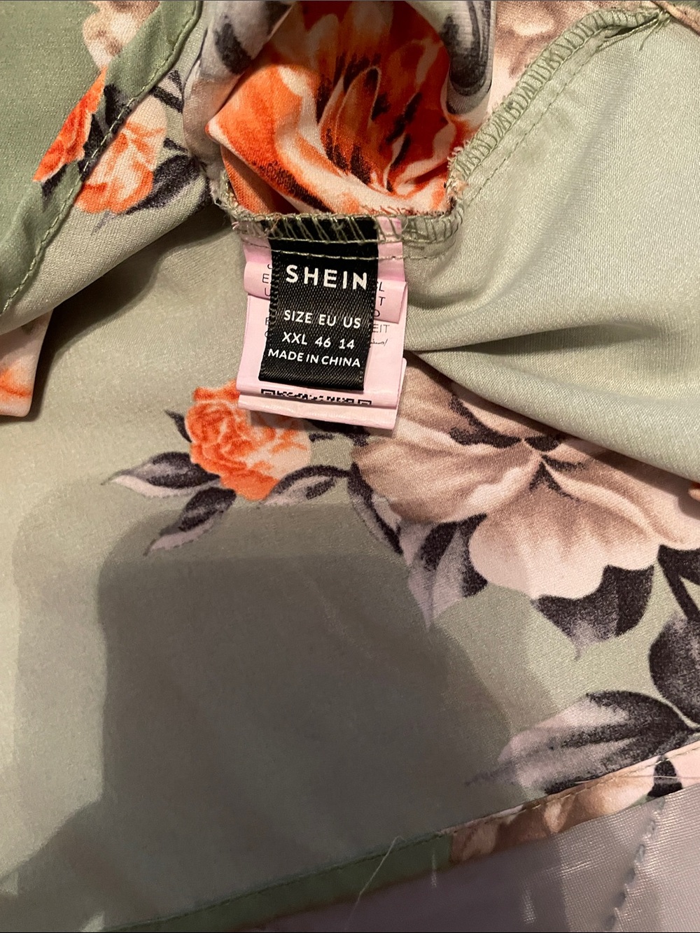 SHEIN Sage Green Floral Scallop V-Neck Tank - Picture 7 of 8